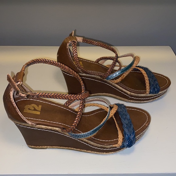 Wedge, criss cross straps. - Picture 2 of 6